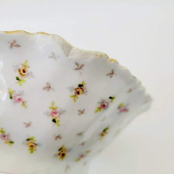 Vienna Porcelain Chintz Floral Bowl, Leaf Shaped, Quilted Pattern, Gold Trim - Picture 6 of 10